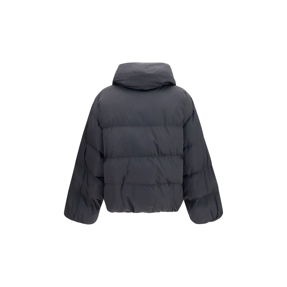 Veste longue en viscose noire de Balmain, style élégant et moderne, visible avec détails de coupe sophistiqués.