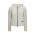 Hoodie beige en laine Burberry Oves Aries avec logo brodé, douceur et style moderne, porté par un mannequin.