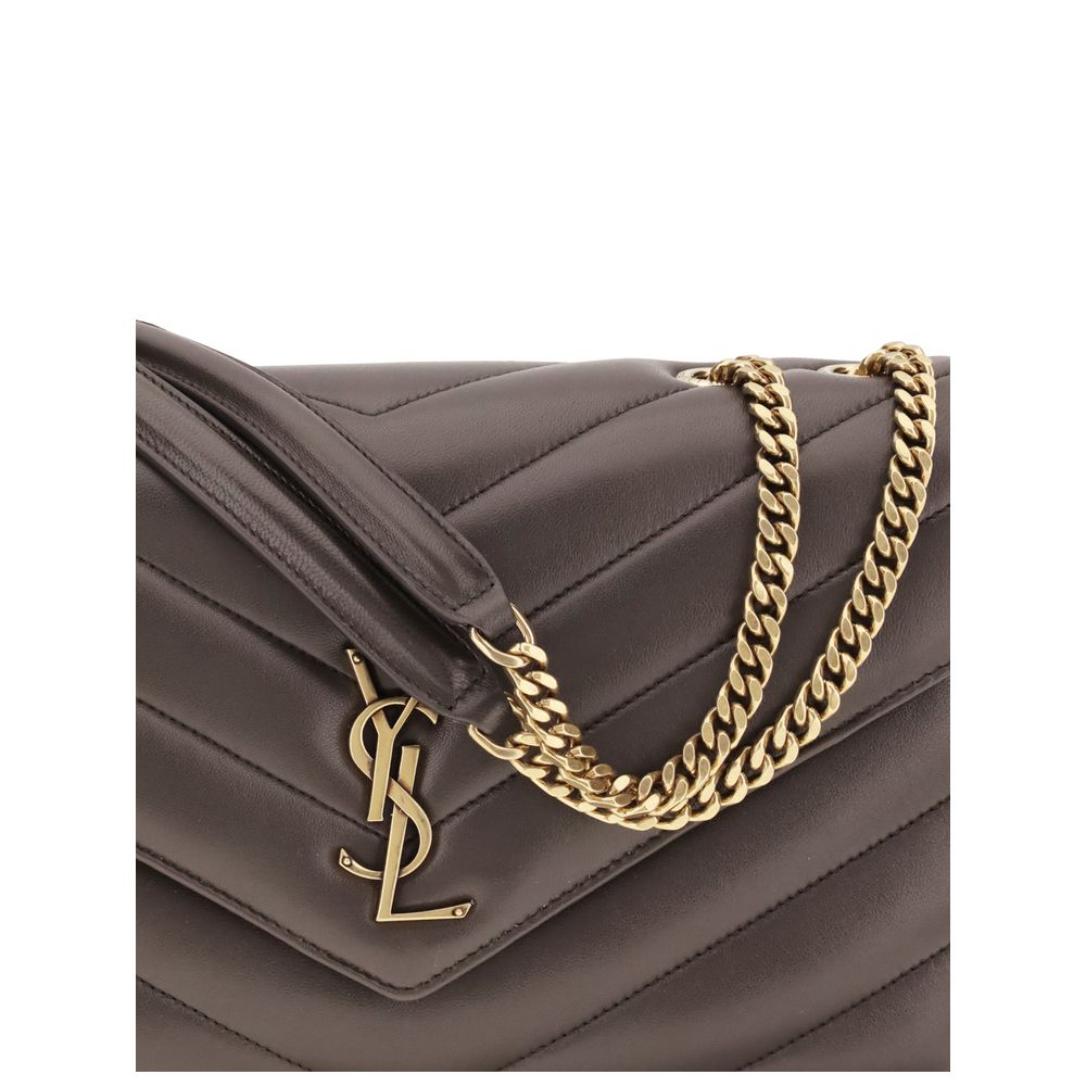 Sac à épaule gris en agneau Ovis Aries de Saint Laurent, élégant et texturé, avec détails sophistiqués et finition raffinée.