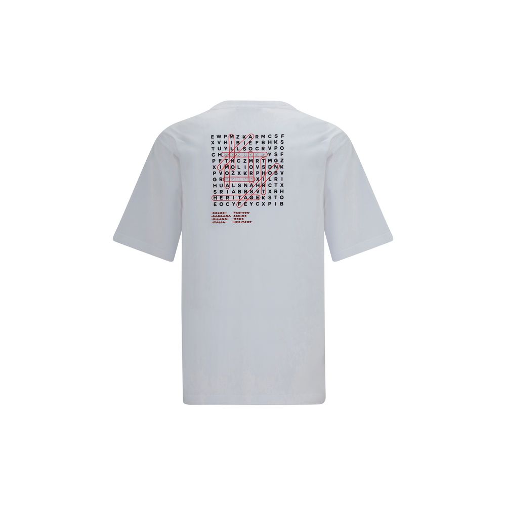 T-shirt blanc en coton de Dolce & Gabbana, vêtement décontracté avec logo en contraste, porté sur mannequin.