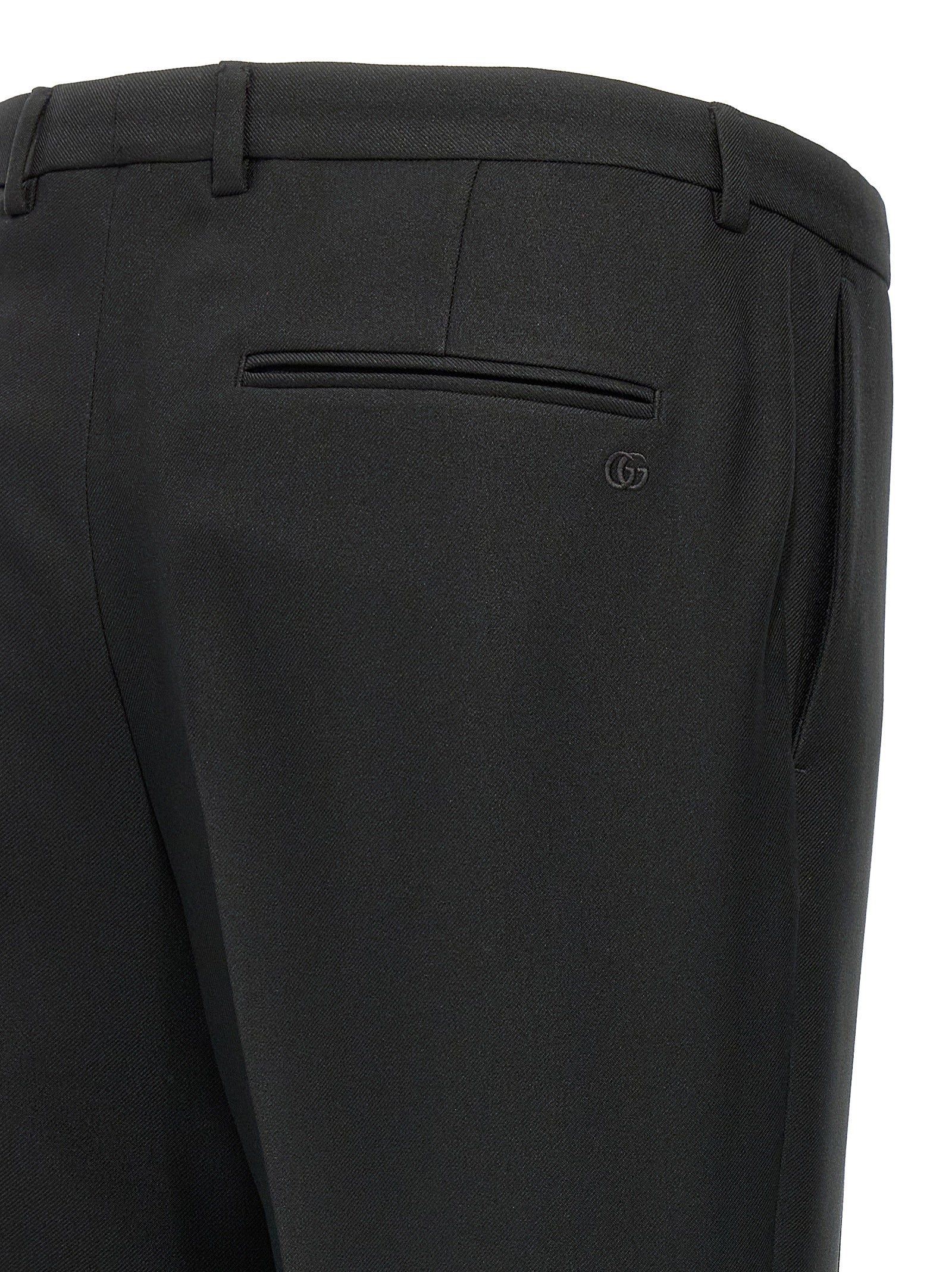 Pantalons décontractés en polyester noir de Gucci, coupe élégante et moderne, visibles en image.