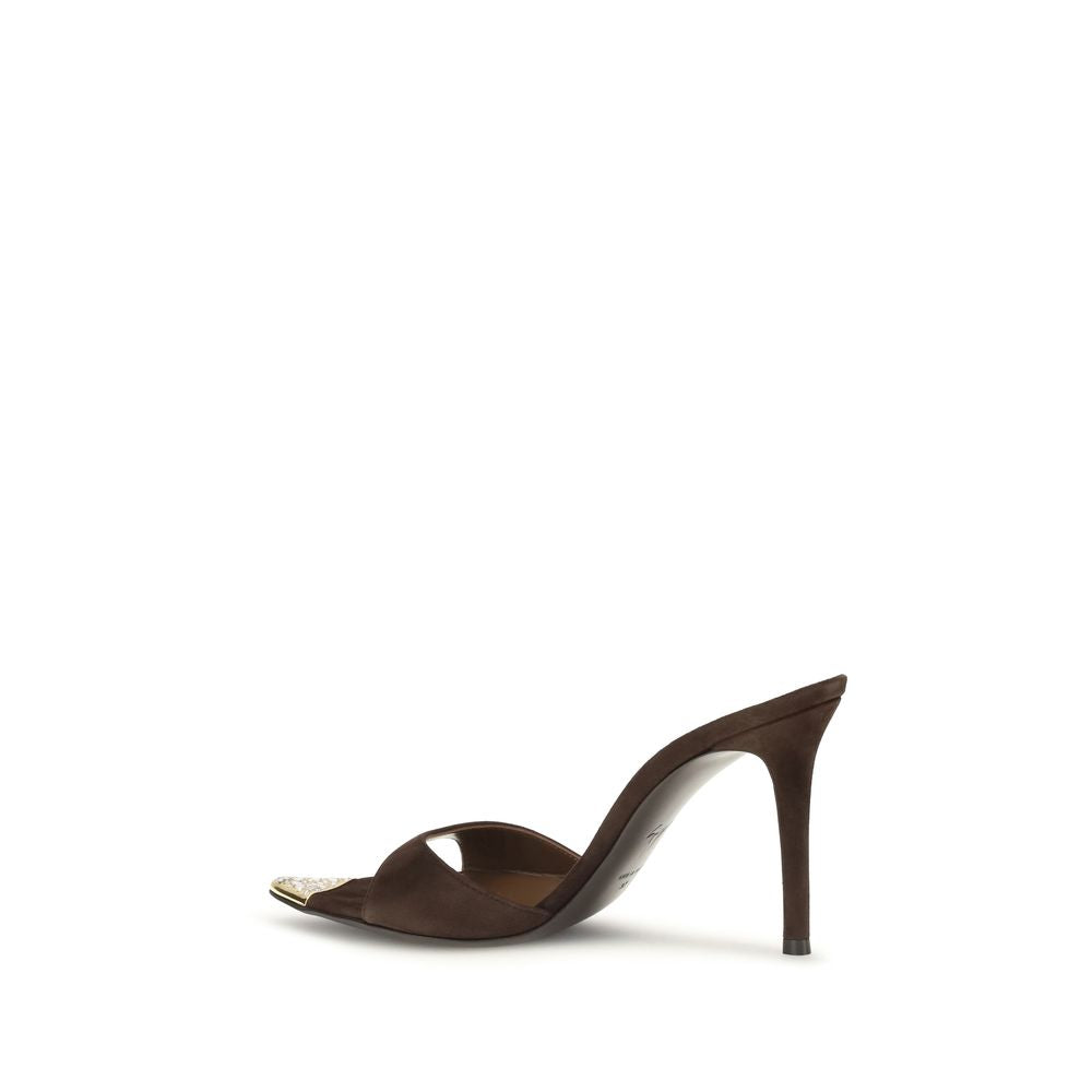 Sandales à talons stilettos Giuseppe Zanotti en cuir de veau marron, modèle Bos Taurus, vue de côté.