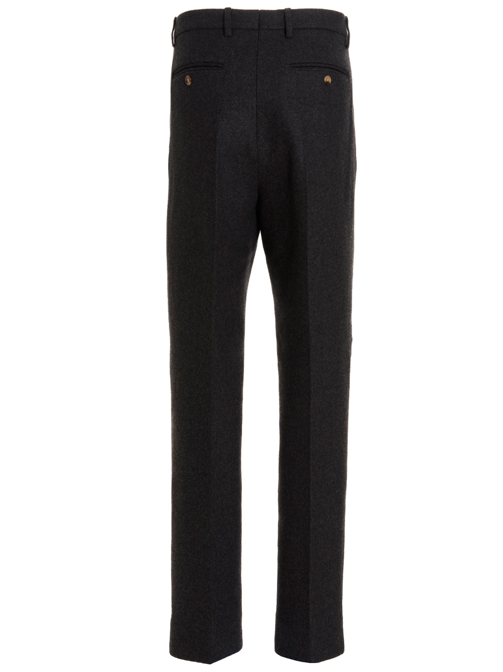 Pantalon en laine gris Gucci pour femme, coupe élégante, porté avec une ceinture, vue de face.