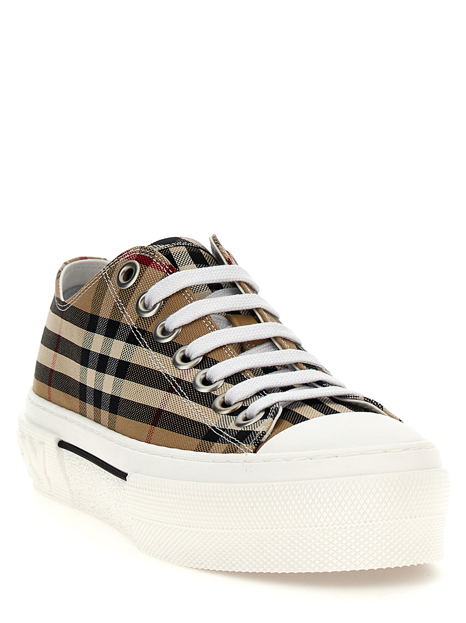 Chaussures basses en coton beige Burberry pour hommes, sneakers décontractés avec logo emblématique sur le côté.