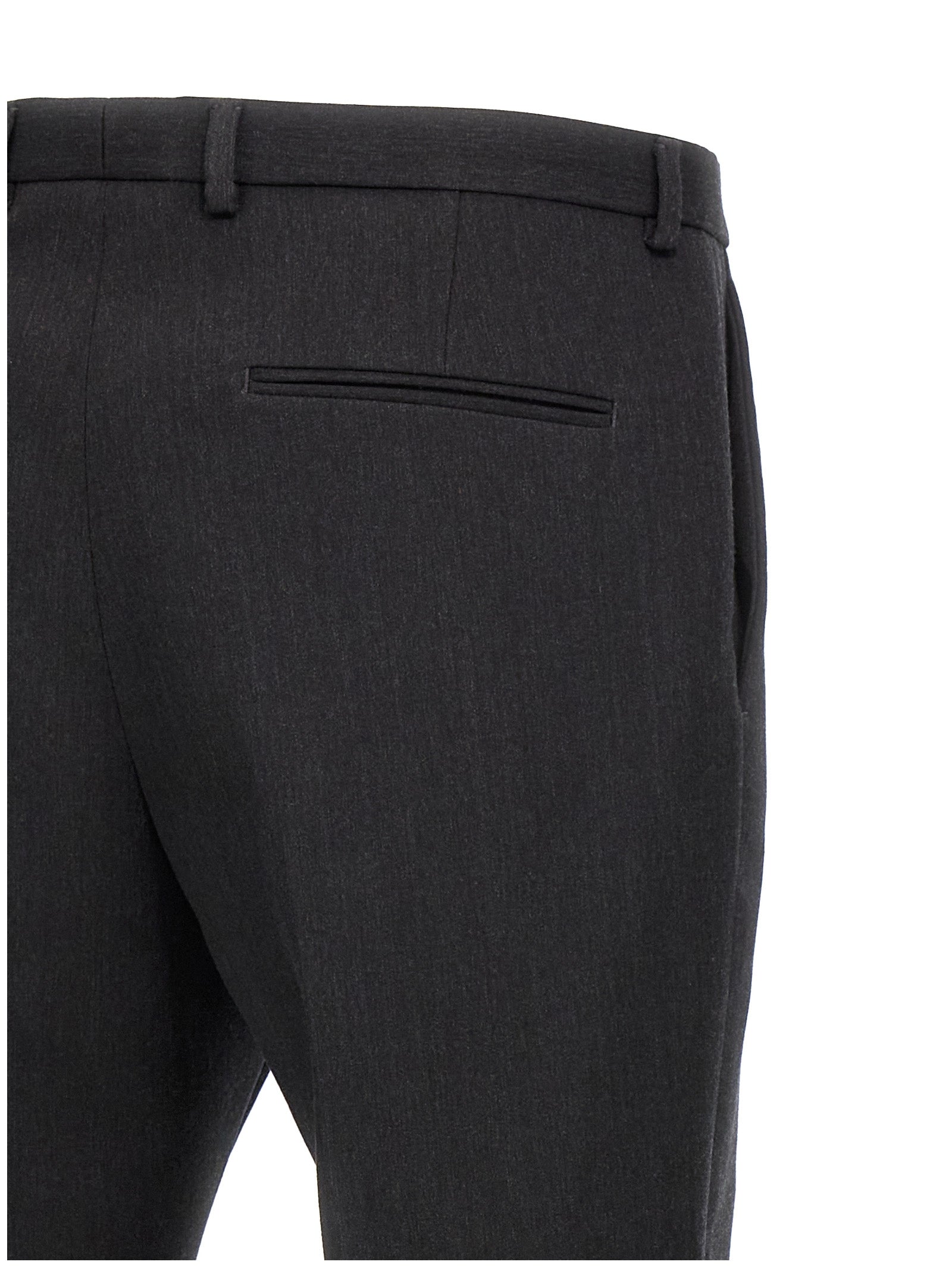 Pantalon gris en laine Gucci pour femme, coupe élégante et tissu de qualité visible sur l'image.