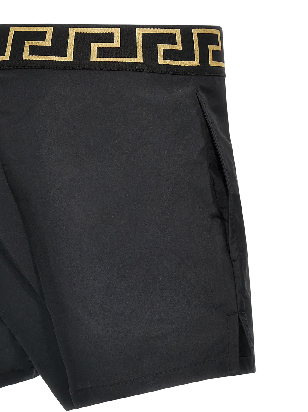 Short de bain en polyester multicolore de Versace, avec motif vibrant et design tendance, idéal pour la plage ou la piscine.