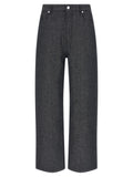 Jeans Fendi en lin gris à jambes droites, détail de coupe élégante et tissu léger, porté sur un mannequin.