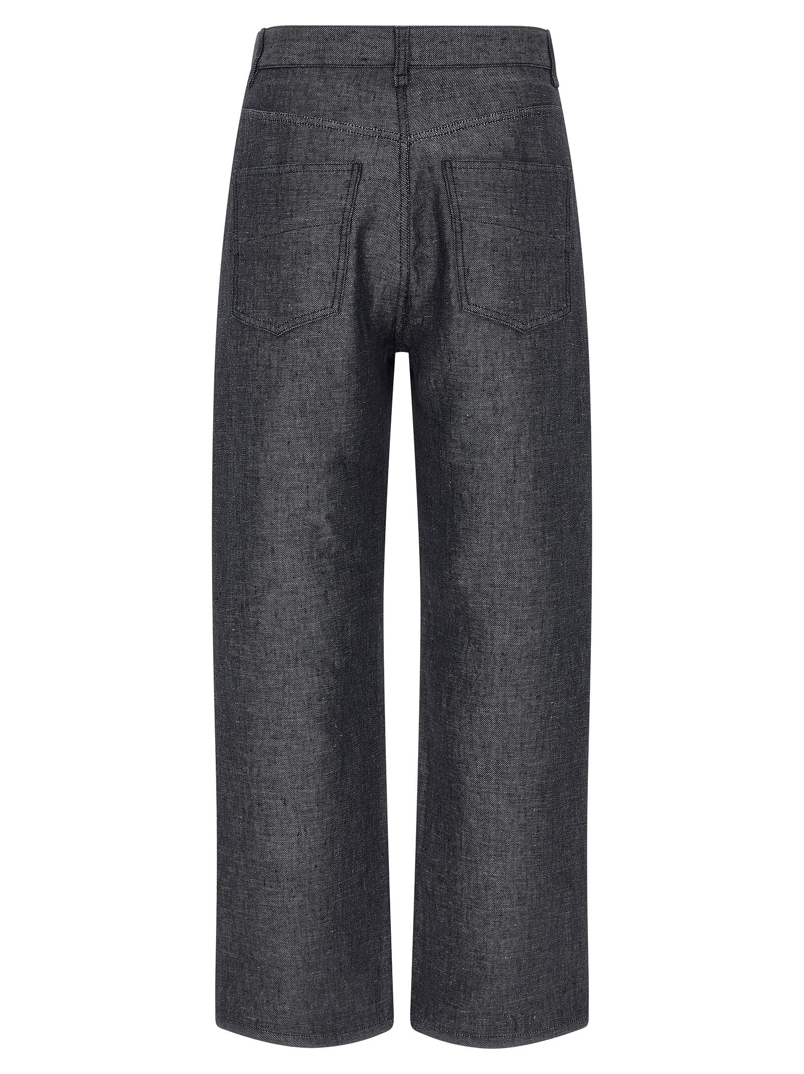 Jeans Fendi en lin gris à jambes droites, coupe classique, finition soignée, porté avec une ceinture beige.