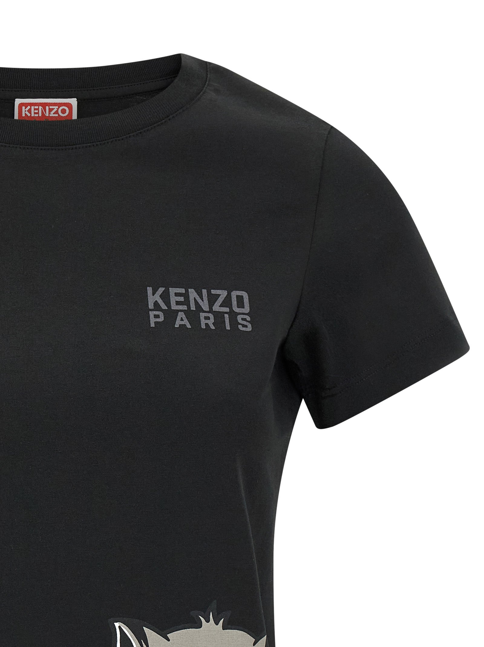 T-shirt en coton noir de la marque Kenzo, coupe classique avec logo discret sur la poitrine, porté sur un mannequin.