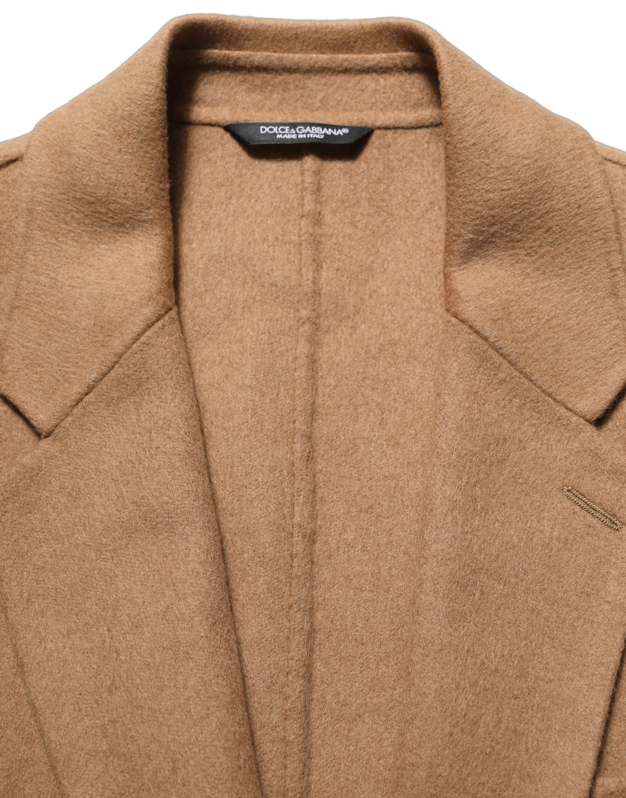 Costume homme Dolce & Gabbana marron avec veste à deux boutons et coupe classique, tissu élégant et détails soignés.