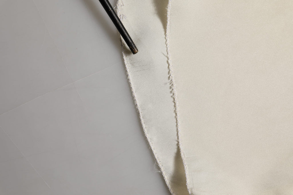 Pantalon large en soie blanche de Dolce & Gabbana, pantalon droit et ample avec coupe élégante et tissu fluide.