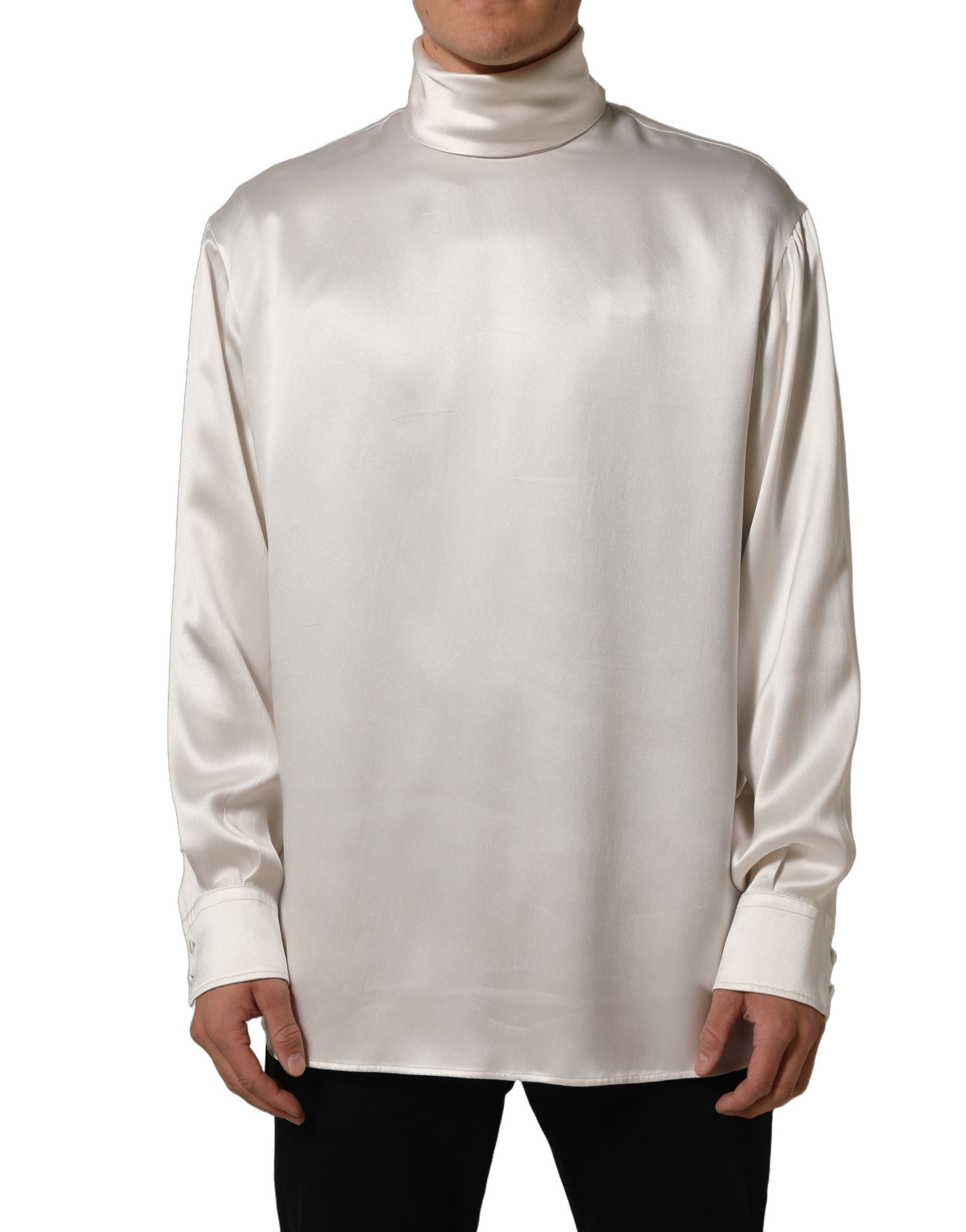 Pull en soie blanche à manches longues et col roulé de Dolce & Gabbana, doux et élégant, porté sur un mannequin.