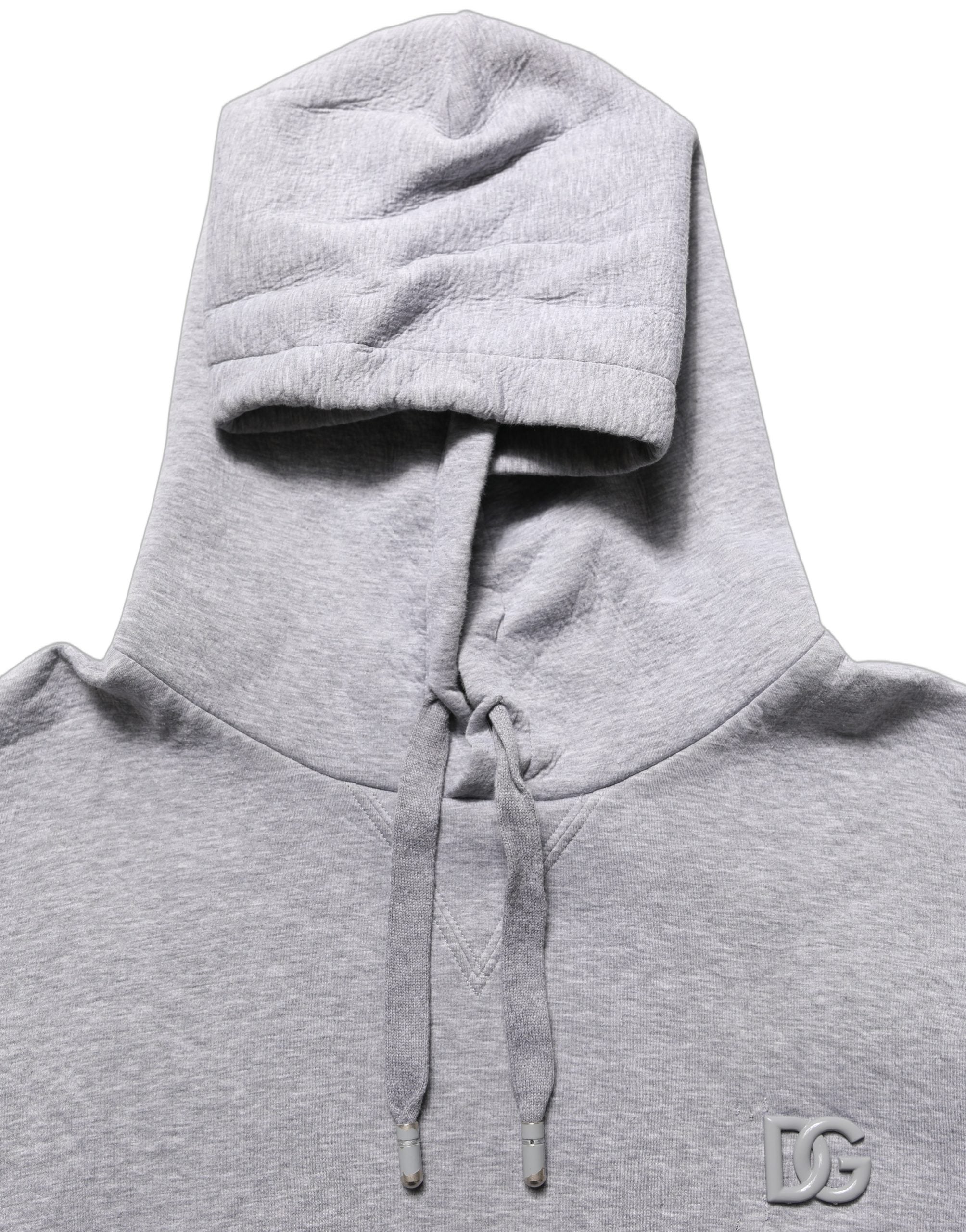 Sweat à capuche gris en coton Dolce & Gabbana avec logo, porté sur mannequin, vue de face.