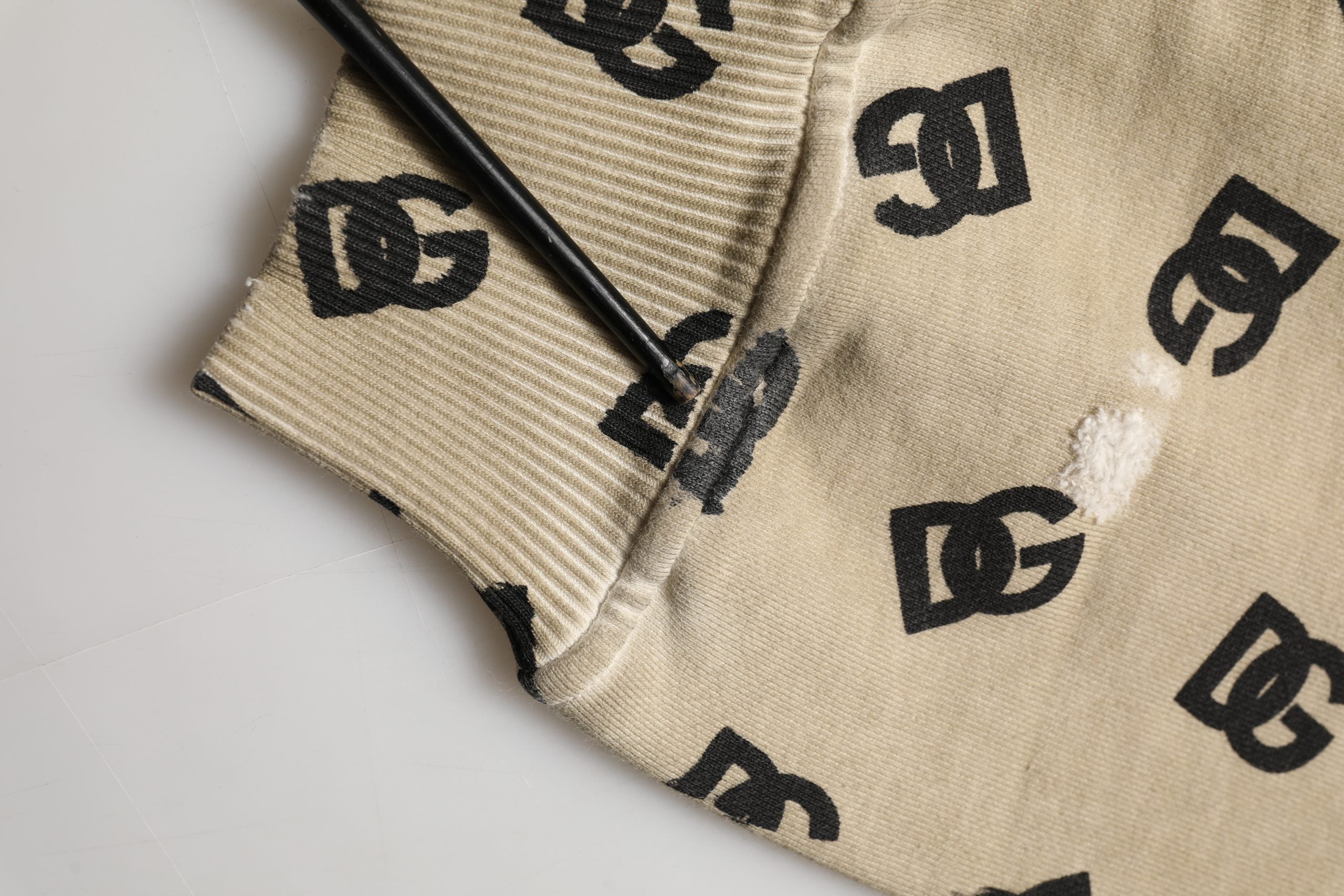 Sweat à capuche en coton marron Dolce & Gabbana avec logo, pull décontracté et confortable, vue de face.