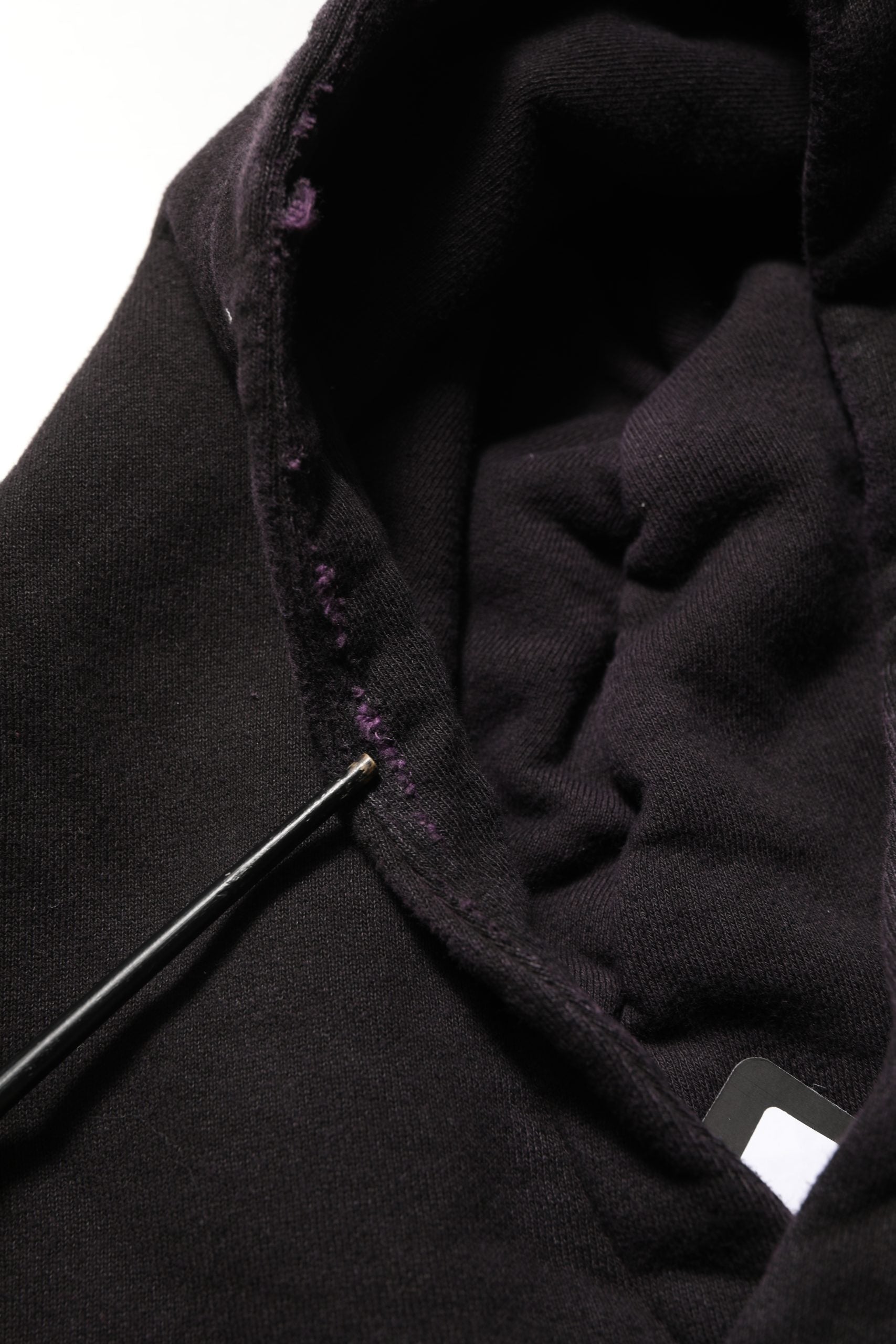 Sweat à capuche en coton noir Dolce & Gabbana DGVIB3 avec logo sur la poitrine, vue de face.