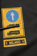 Sweat à capuche oversize en coton noir Dolce & Gabbana avec logo, casual et tendance, porté en extérieur.