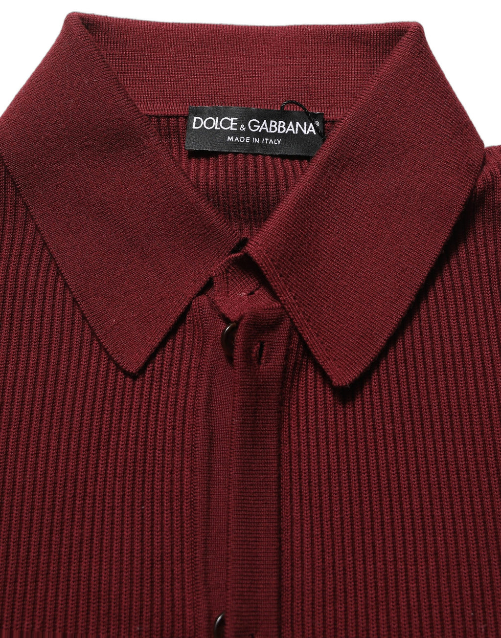 Pull en laine bordeaux Dolce & Gabbana à boutons, cardigan élégant avec col classique et finition raffinée.