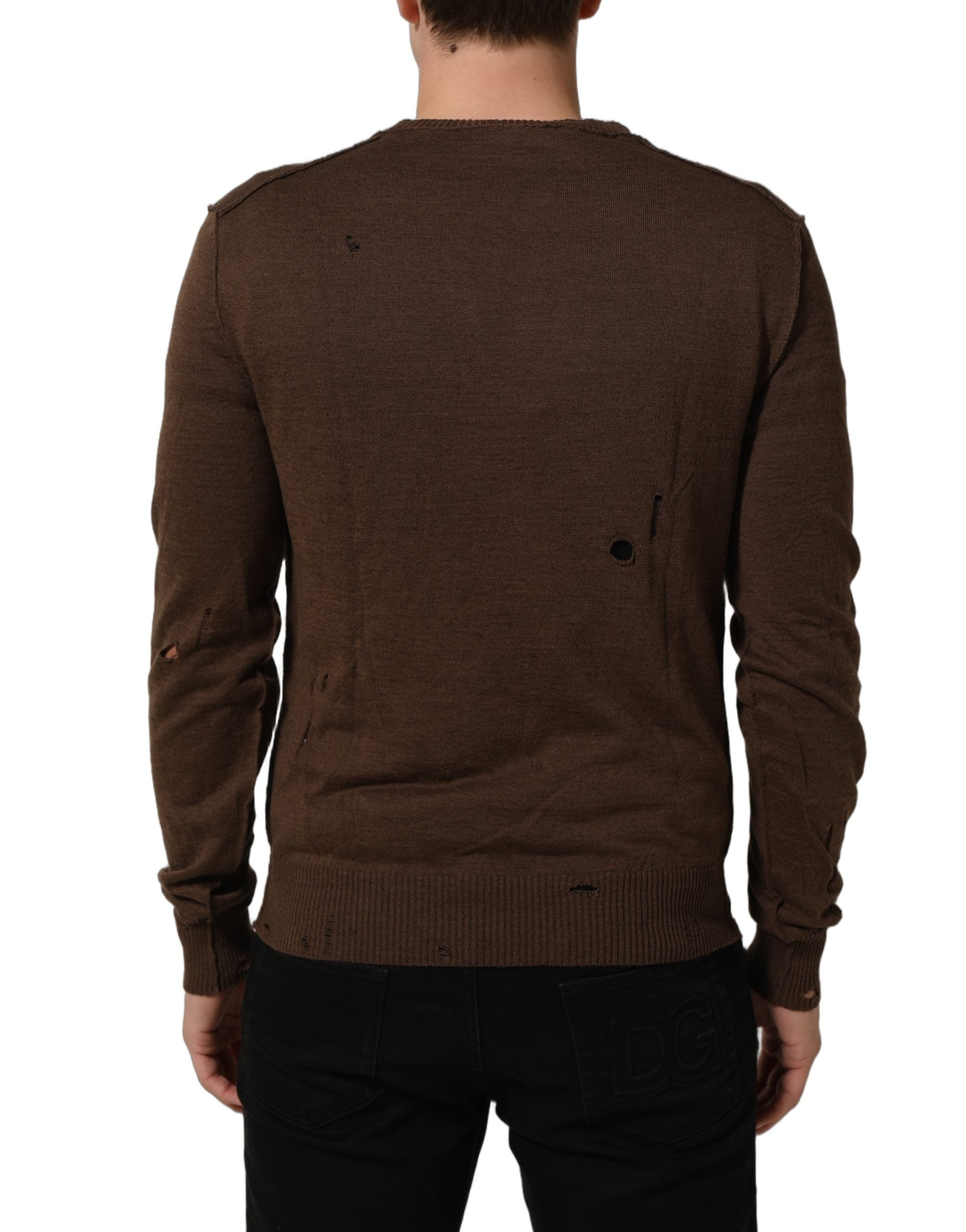 Pull en tricot marron en lin Dolce & Gabbana avec boutonnière et col en V, vue de face.