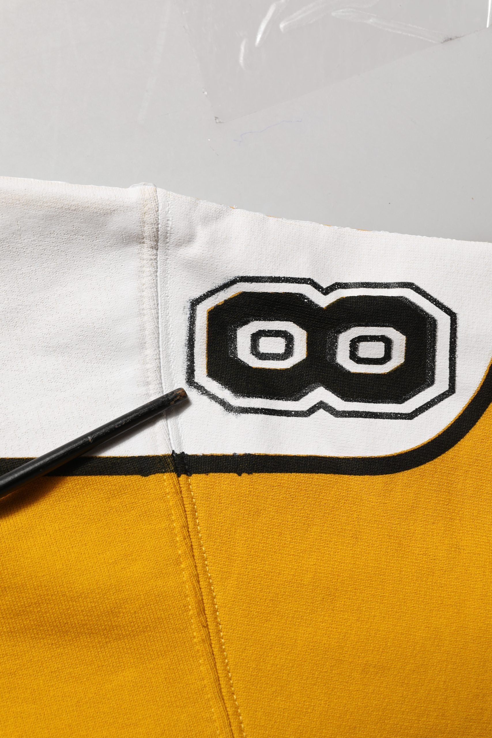Sweatshirt en jersey jaune à col rond Dolce & Gabbana, pull décontracté en coton avec logo de la marque.