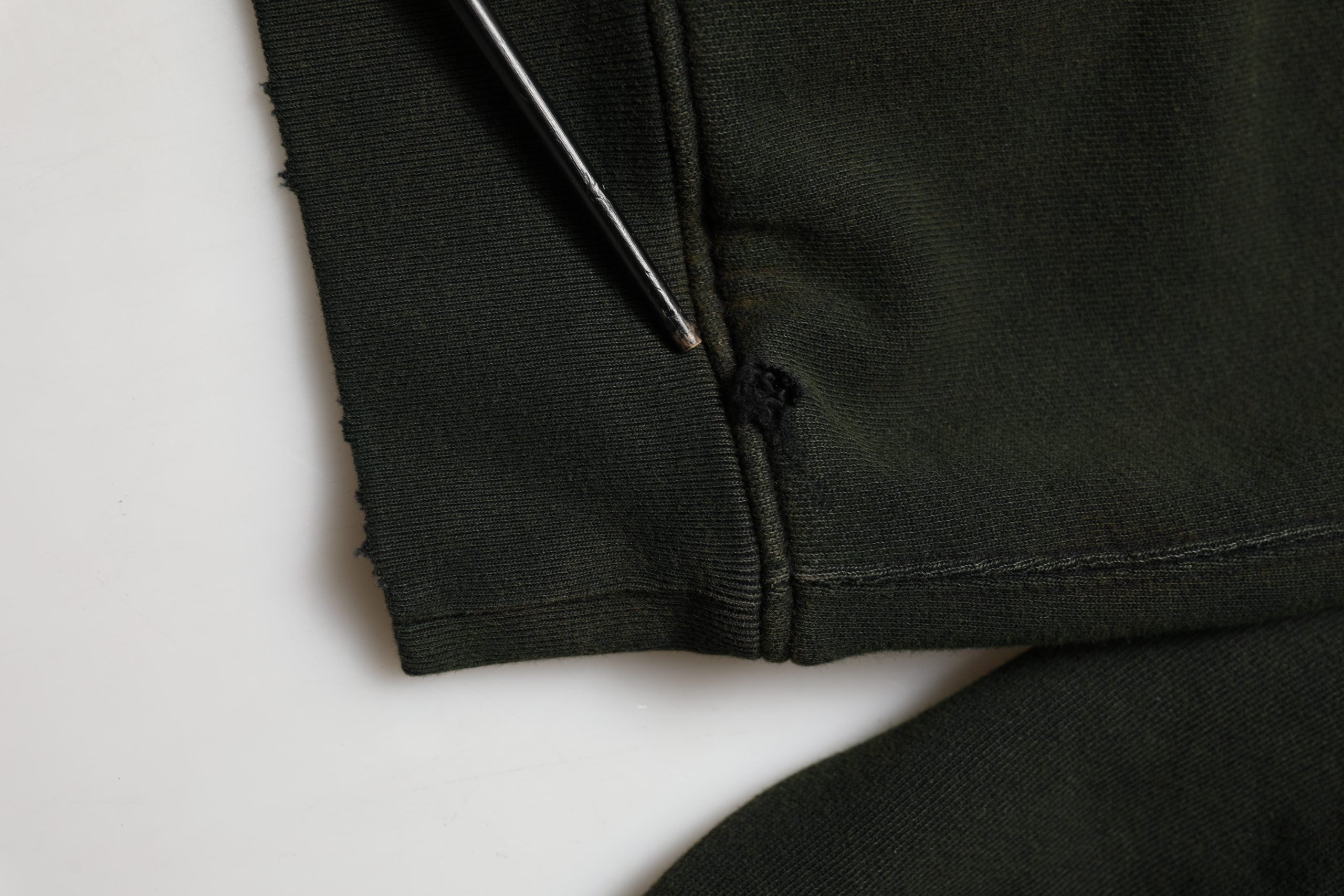 Sweatshirt homme Dolce & Gabbana en coton noir avec col rond, style décontracté et look masculin.