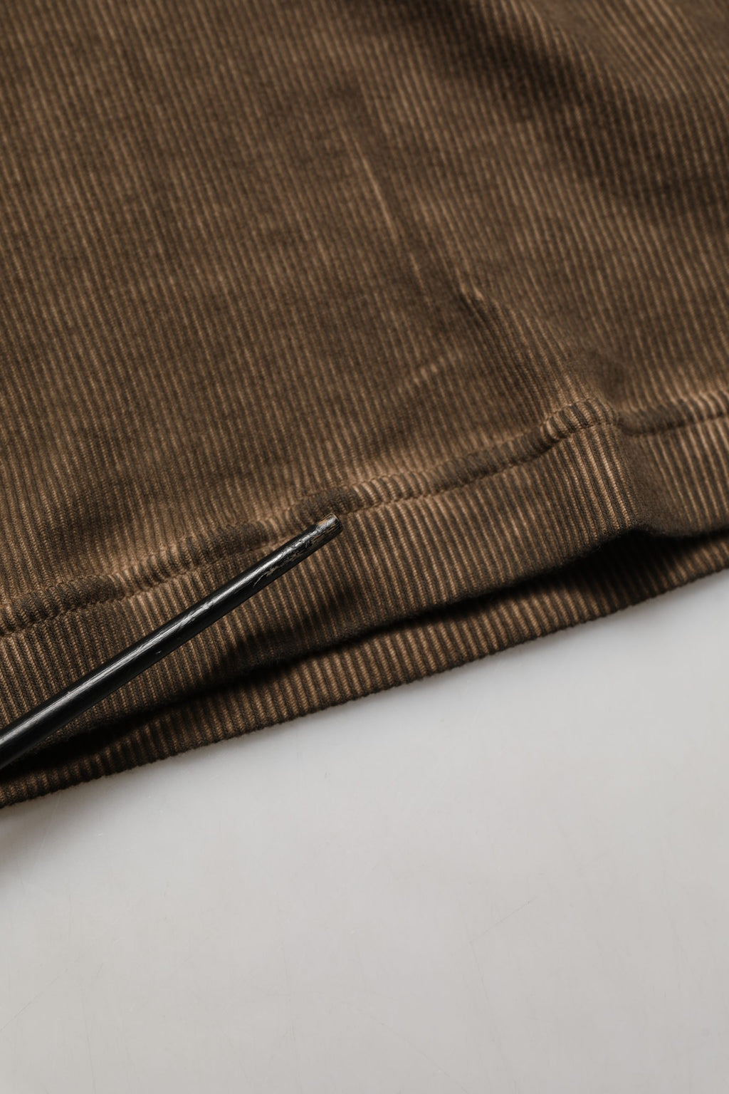 Pull en coton marron Dolce & Gabbana à boutons, pull-over henley élégant avec col boutonné et style décontracté.
