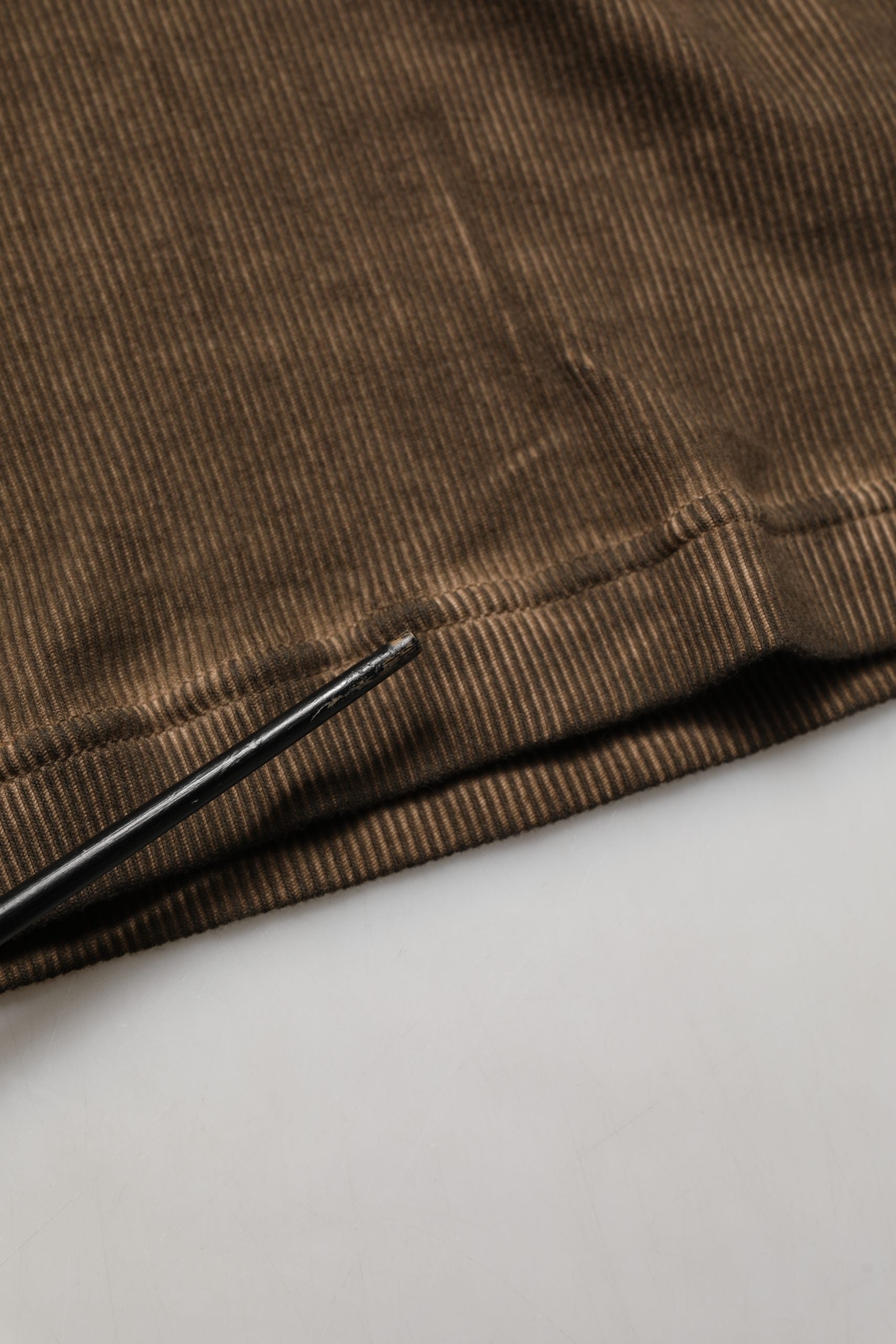 Pull en coton marron Dolce & Gabbana à boutons, pull-over henley élégant avec col boutonné et style décontracté.
