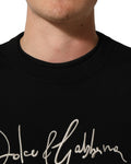 Pull homme Dolce & Gabbana noir à col rond avec broderies DG, chic et confortable, porté sur un mannequin.