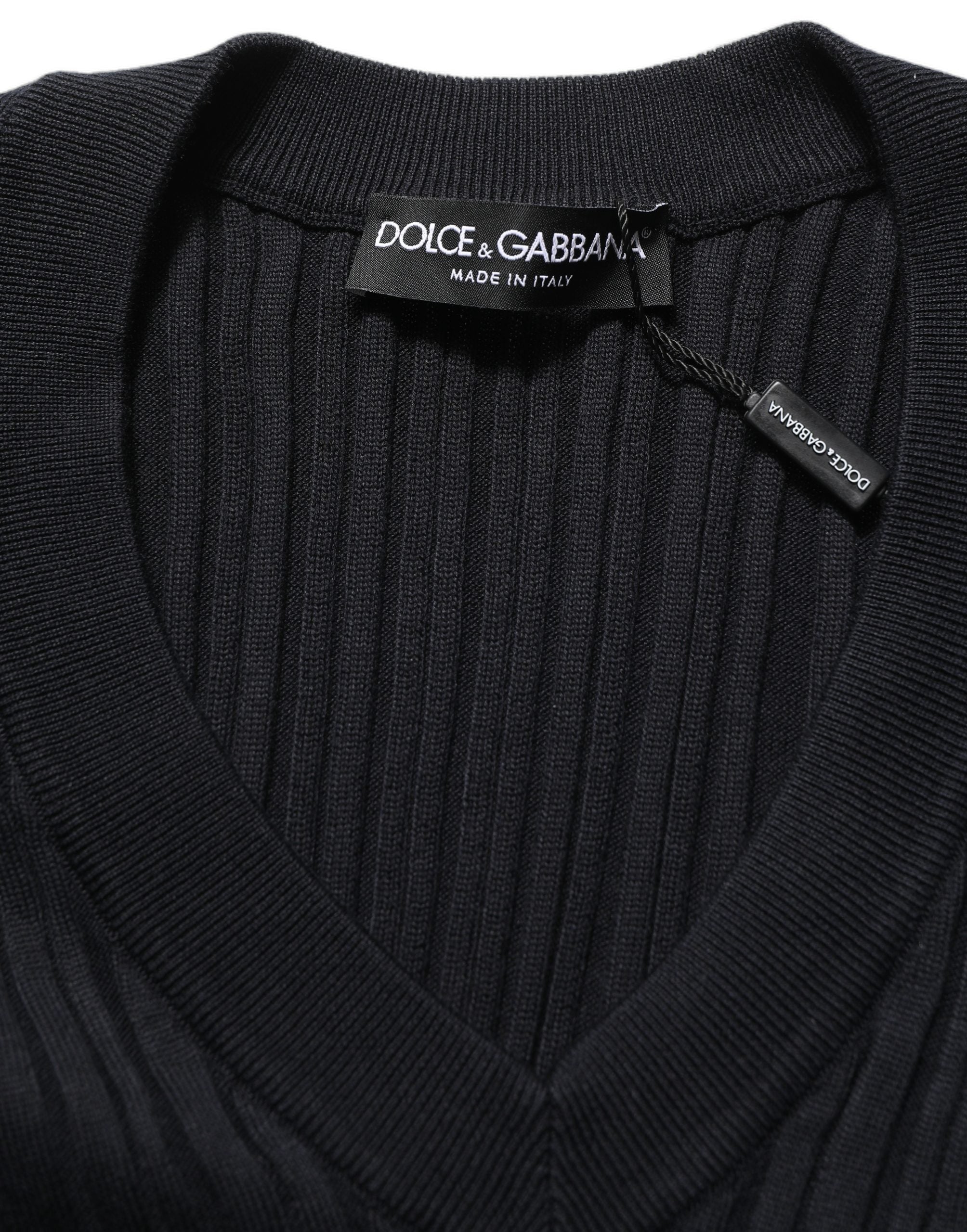 Pull homme Dolce & Gabbana en soie mélangée noir avec col en V, look élégant et confortable, visible en détail.