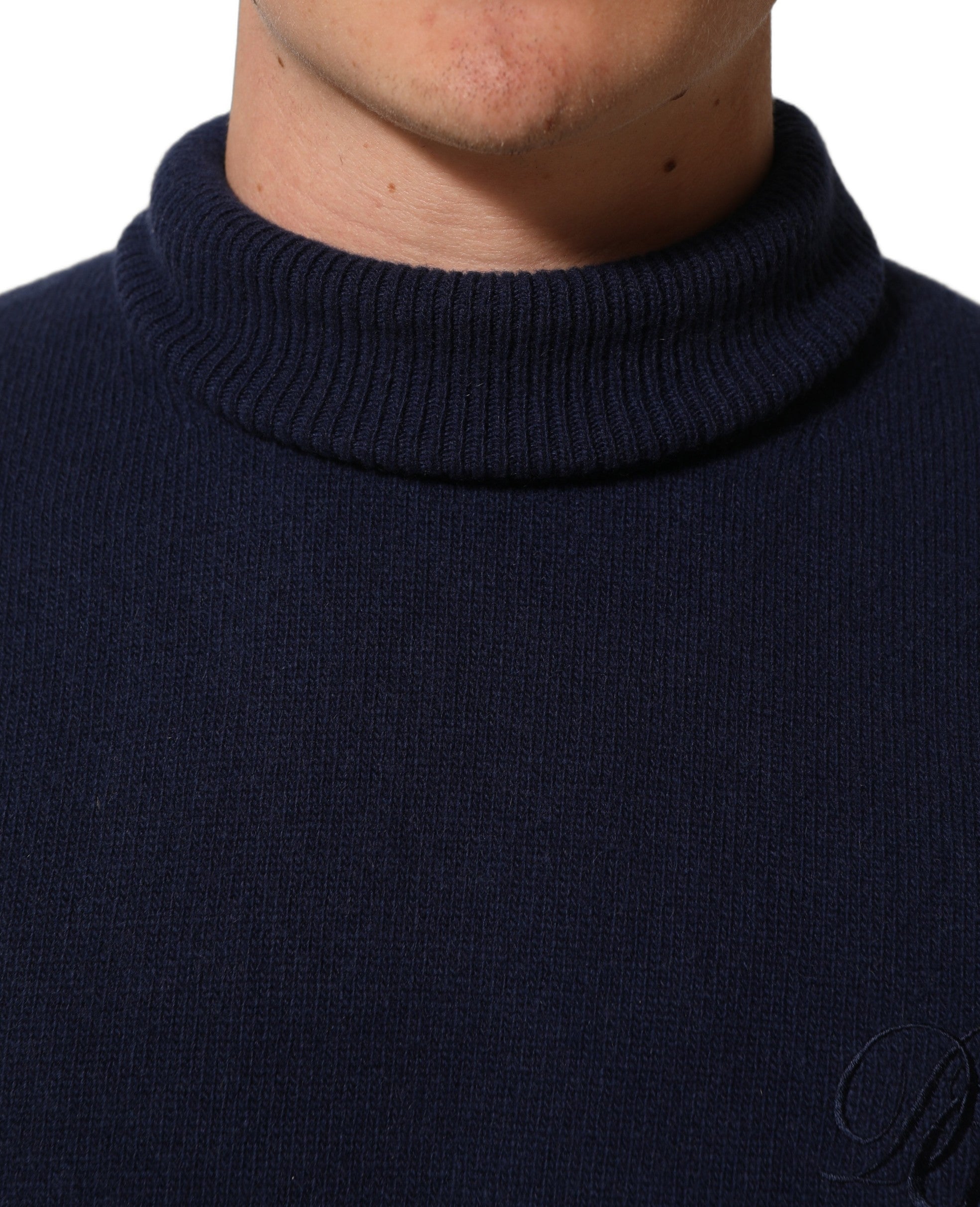 Pull en laine bleue Dolce & Gabbana à col roulé, vue de face, doux et chaud, parfait pour l'hiver.