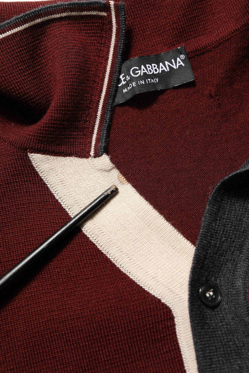Pull à col henley en laine bordeaux Dolce & Gabbana, pull-over chaud et élégant avec détails en maille.