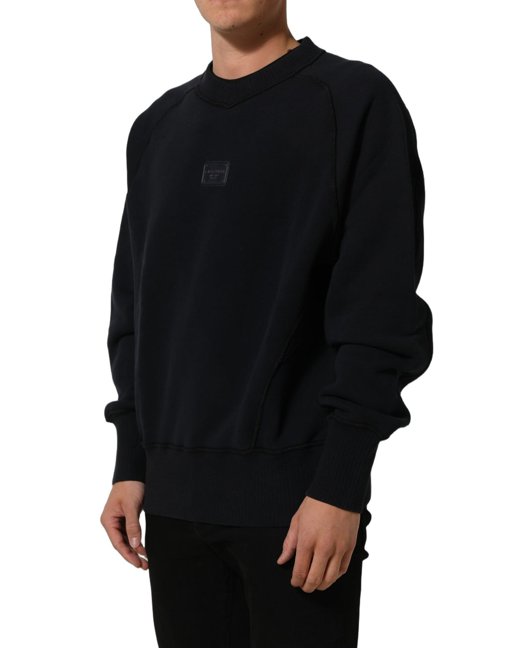 Pull à col rond en coton noir avec logo Dolce & Gabbana, pull-over à plaque logo noir et blanc, style élégant et décontracté.