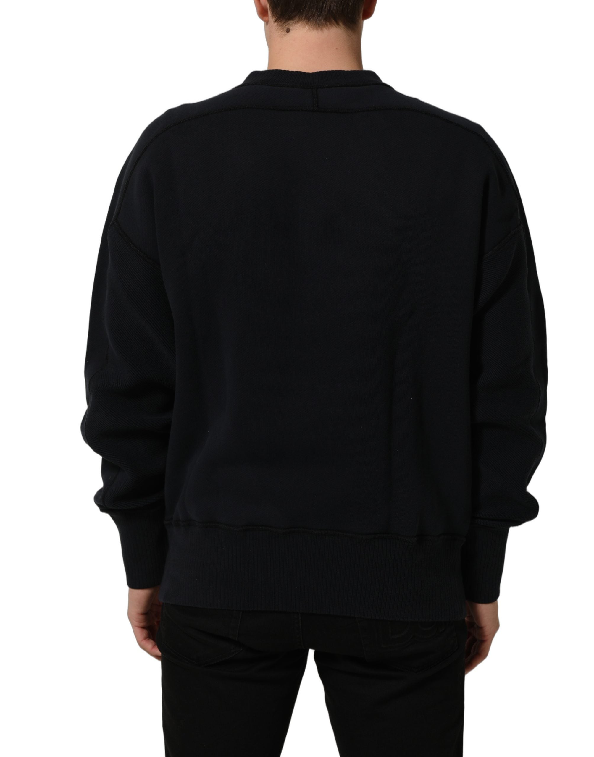 Pull à manches longues Dolce & Gabbana en coton noir avec logo en plaque, col rond, style décontracté et élégant.