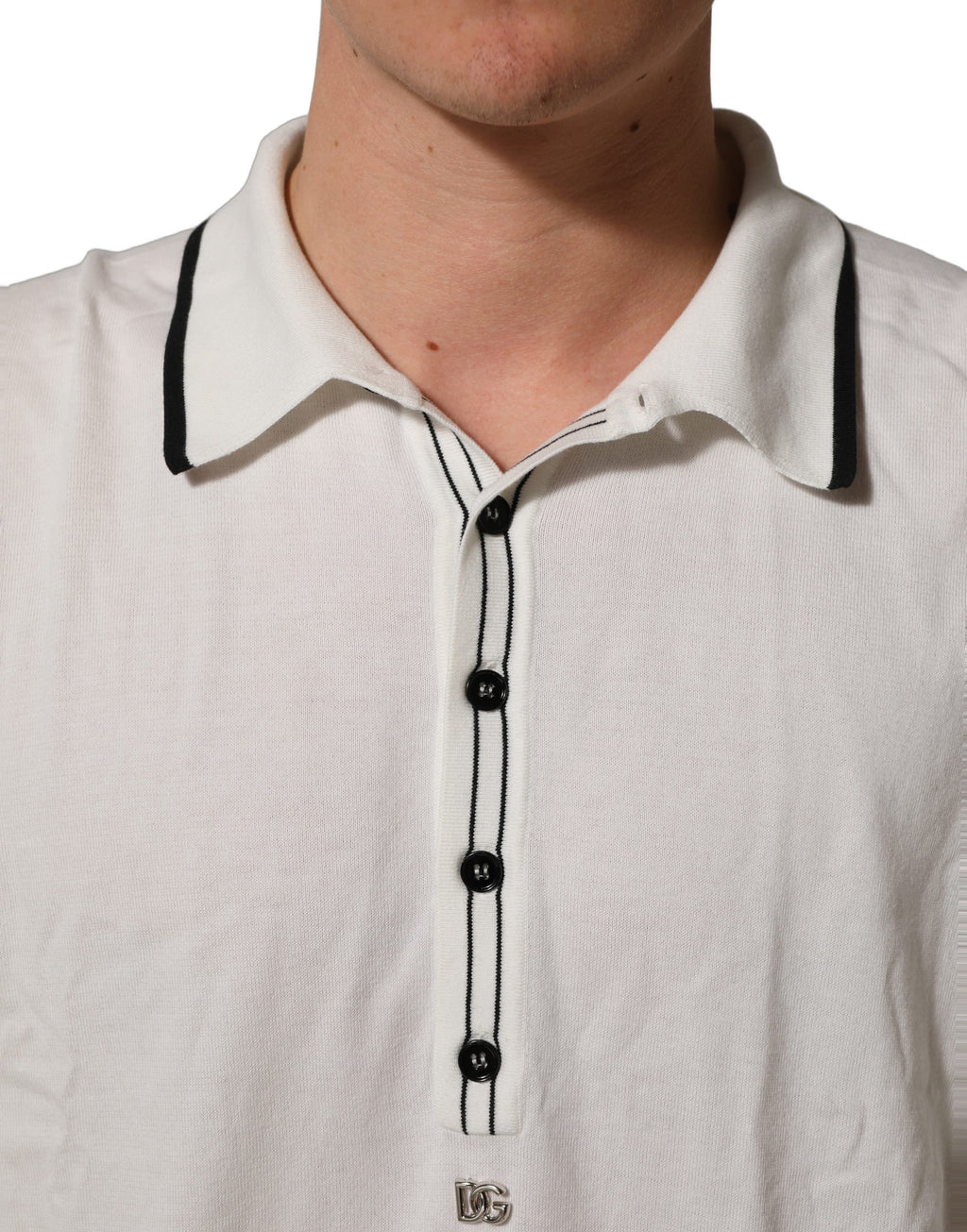 T-shirt homme en soie noir avec imprimé feuillage Dolce & Gabbana, col rond, style élégant et moderne.