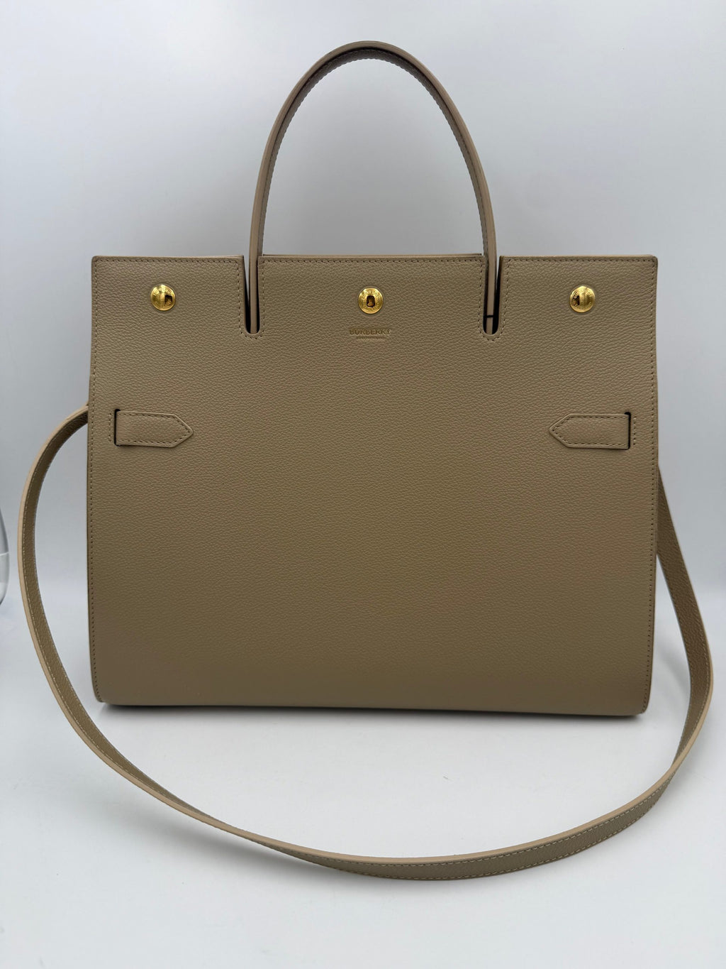 Sac tote Burberry BURBERRY TITLE BAG en toile à motif classique avec poignées en cuir.