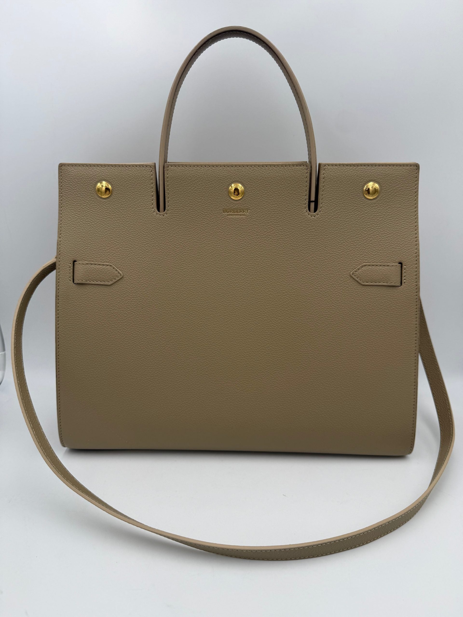 Sac tote Burberry BURBERRY TITLE BAG en toile à motif classique avec poignées en cuir.