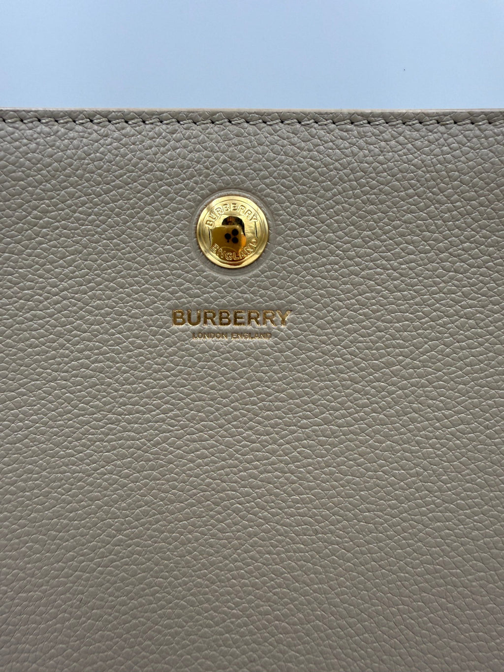 Sac tote Burberry BURBERRY TITLE BAG en toile avec motif à carreaux, poignées en cuir et logo emblématique.