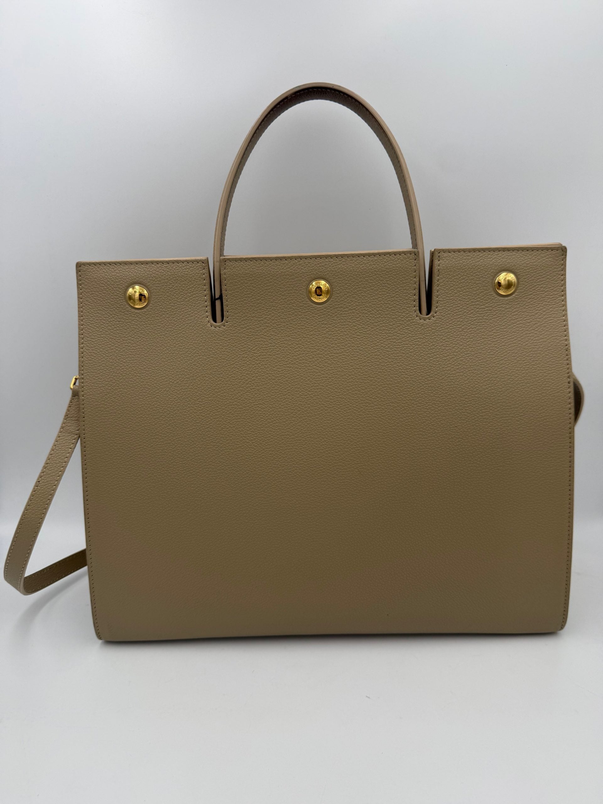 Sac tote Burberry BURBERRY TITLE BAG en toile avec logo emblématique, poignée en cuir et design élégant.