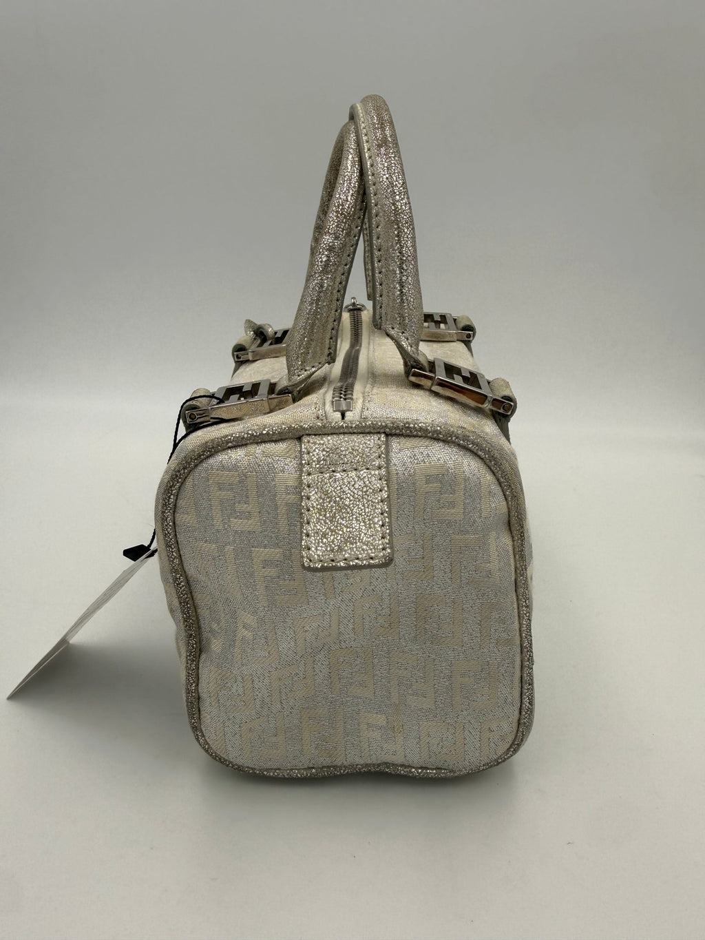 Sac à main Fendi Mini Bauletto FF Zucchino en lamé, petit sac à bandoulière avec motif emblématique Fendi.