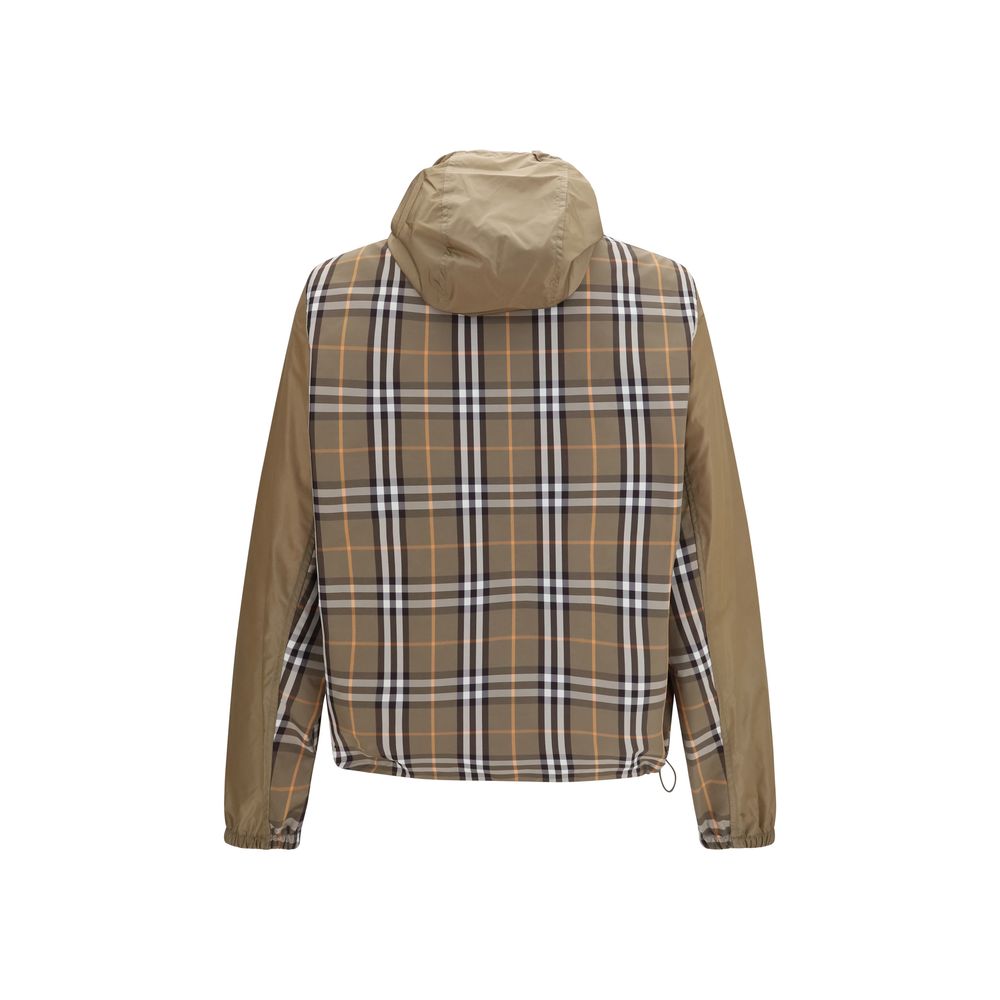 Veste en nylon marron Burberry, coupe décontractée, avec capuche et fermeture éclair, conçue pour un style élégant et pratique.