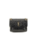 Sac à main shoulder en cuir de veau noir Bos Taurus de Saint Laurent, avec détails élégants et finition sophistiquée.