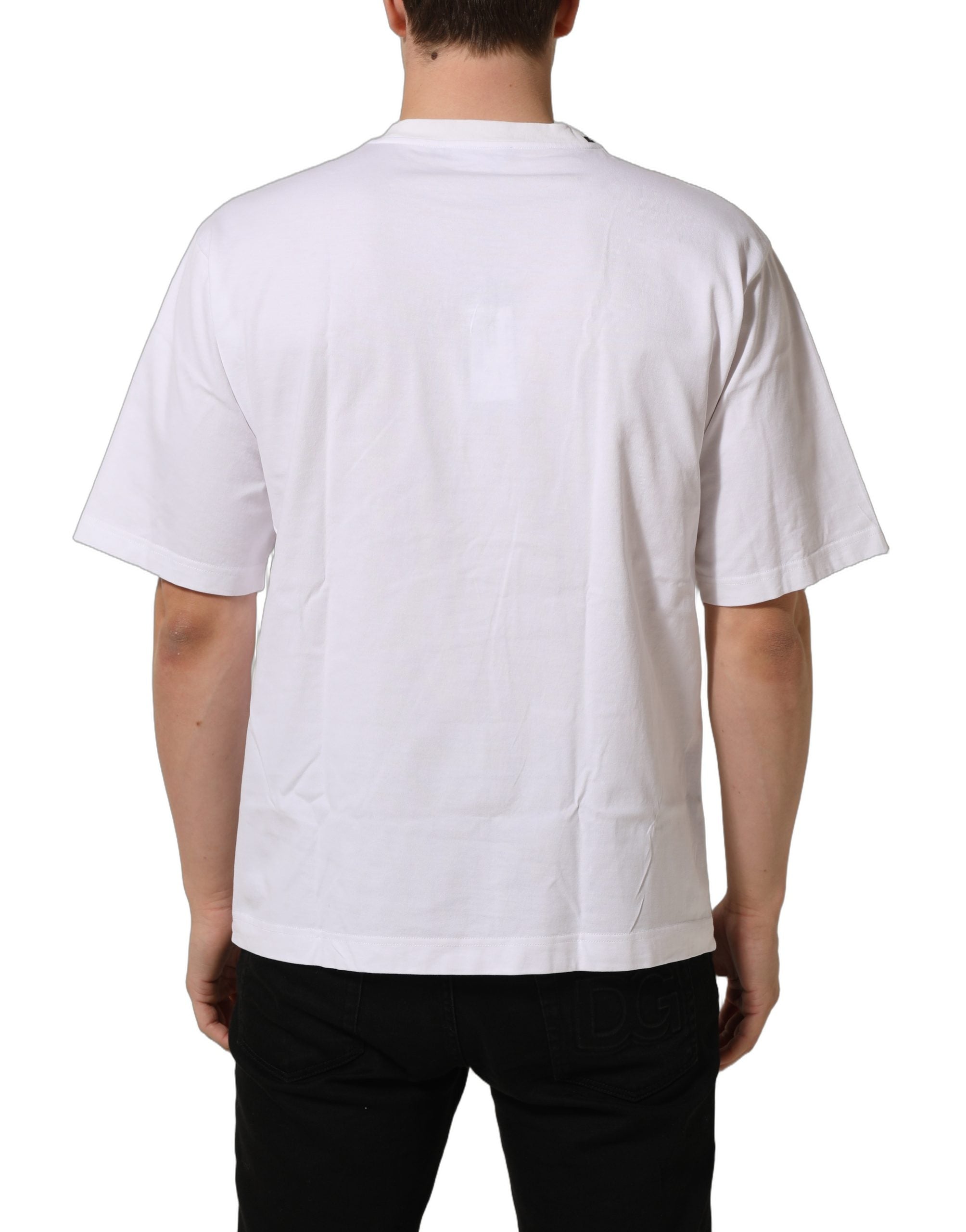 T-shirt blanc en coton Dolce & Gabbana avec logo en plaque sur le col rond, vue de face.