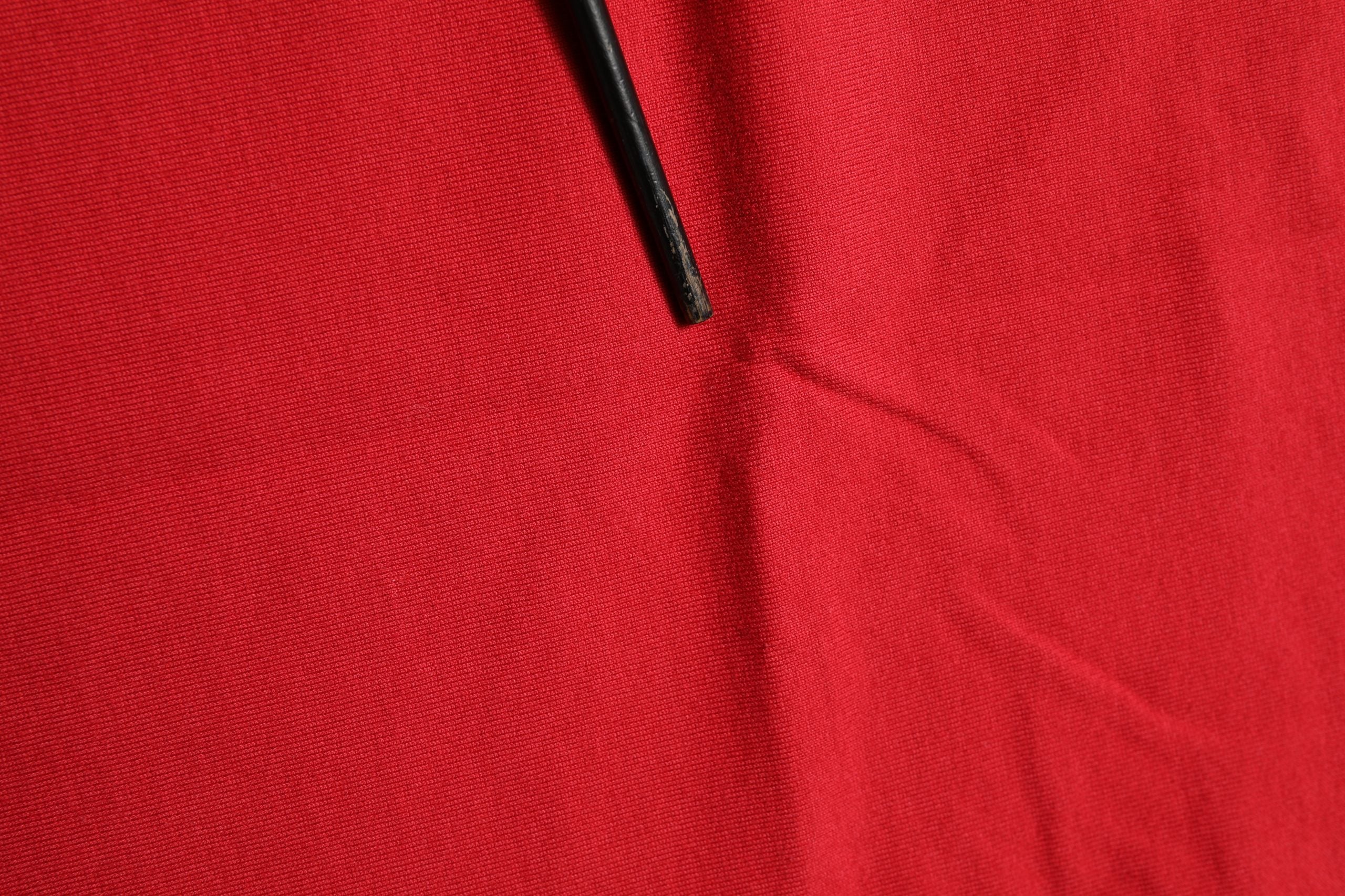 T-shirt à manches courtes Dolce & Gabbana en coton rouge avec imprimé graphique, col ras du cou, pour homme.