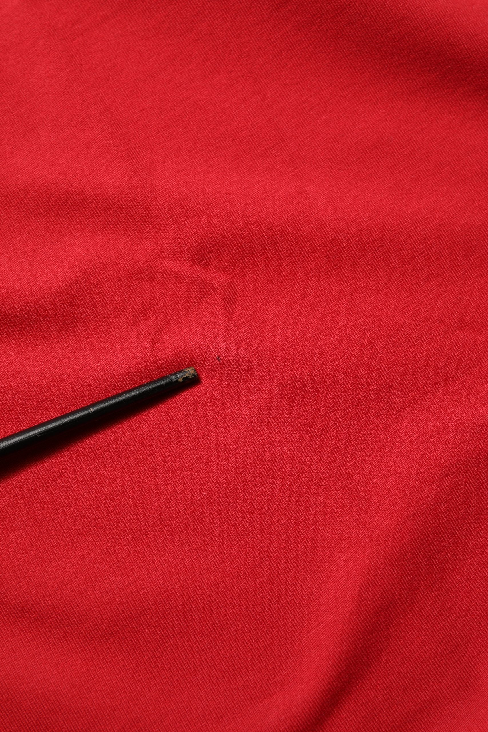 T-shirt rouge en coton Dolce & Gabbana avec imprimé graphique et col rond, vue de face.