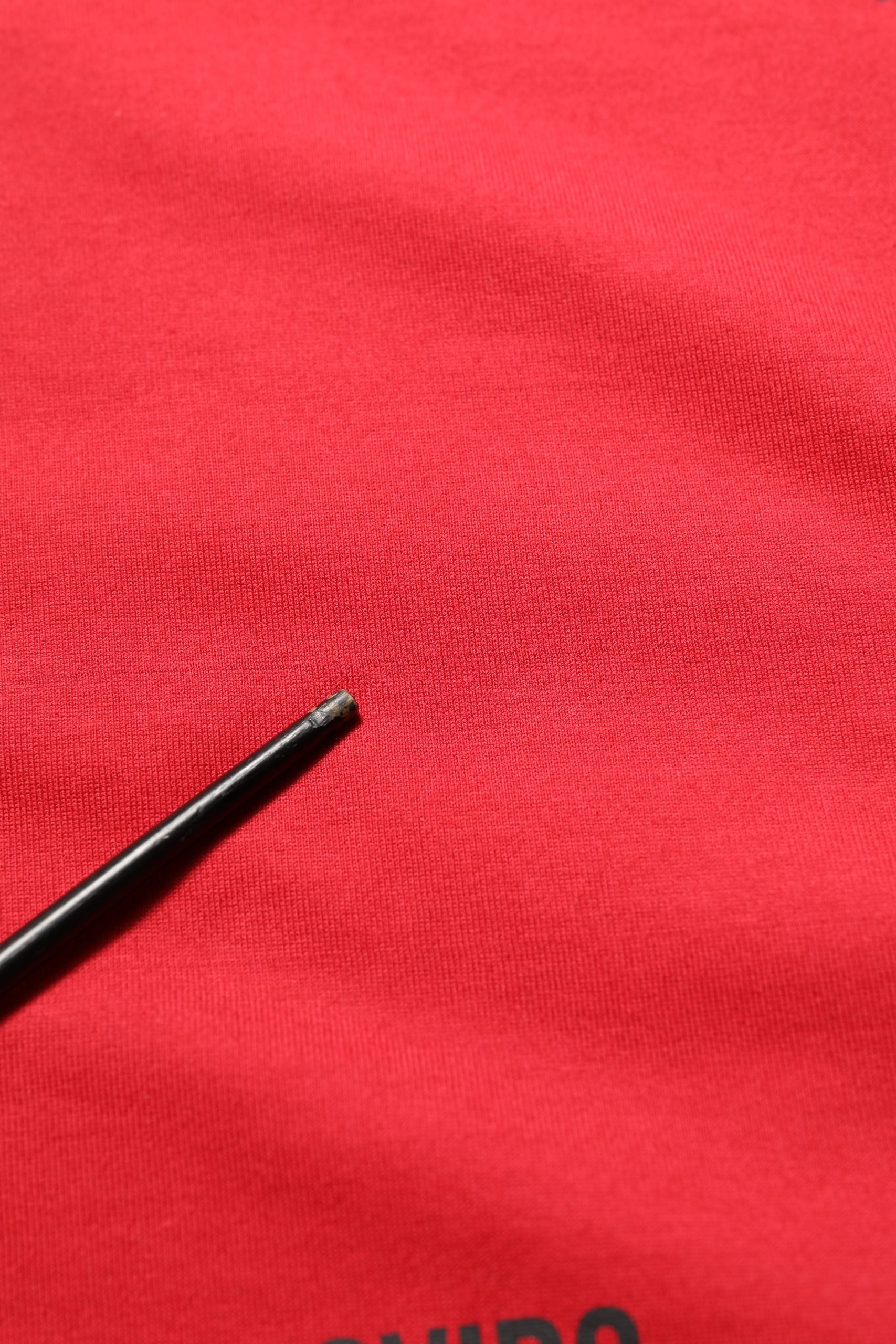 T-shirt Dolce & Gabbana en coton rouge avec impression graphique à col ras du cou, vue de face.