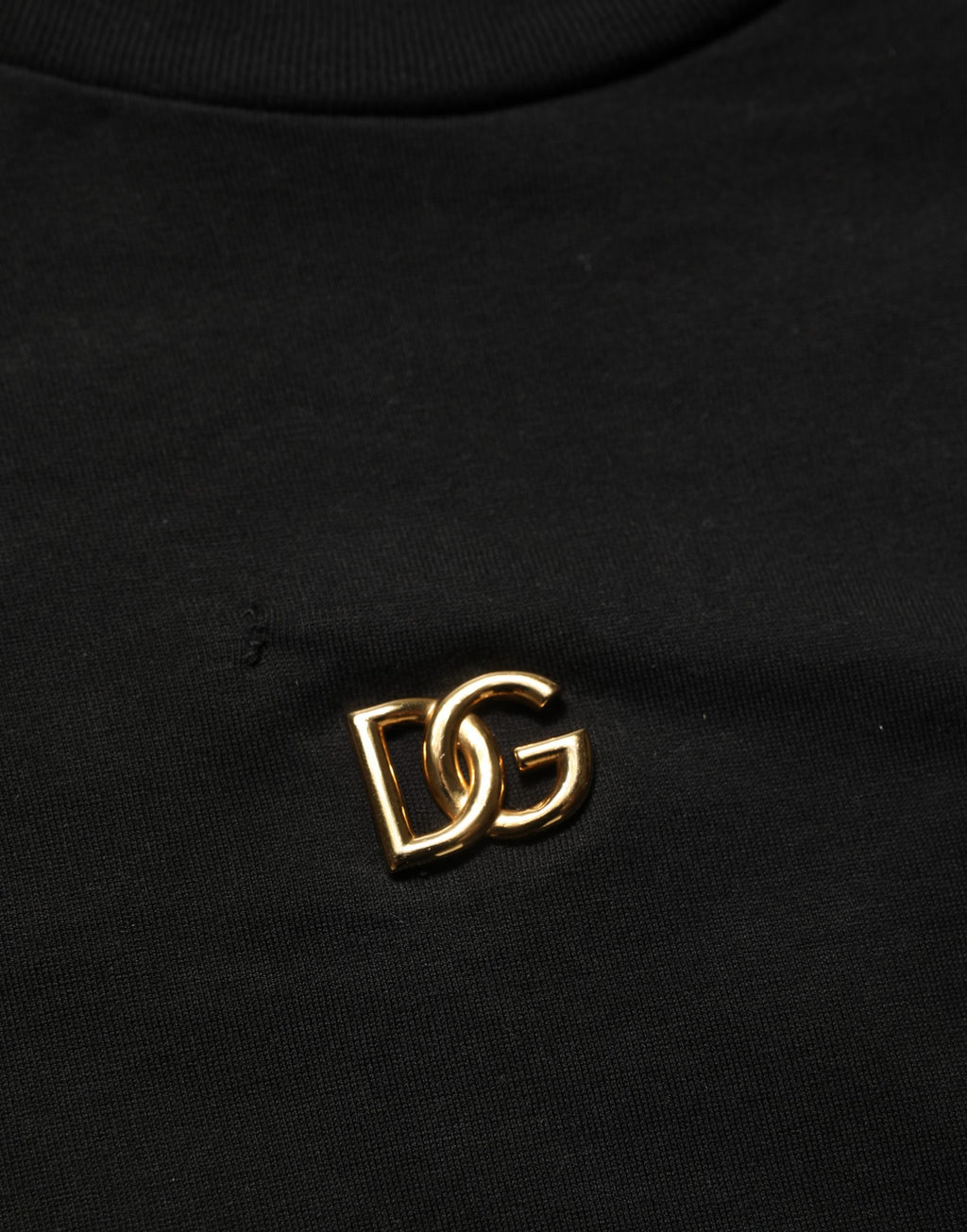 T-shirt Dolce & Gabbana noir en métal avec logo DG, manches courtes, vue de face sur fond blanc.