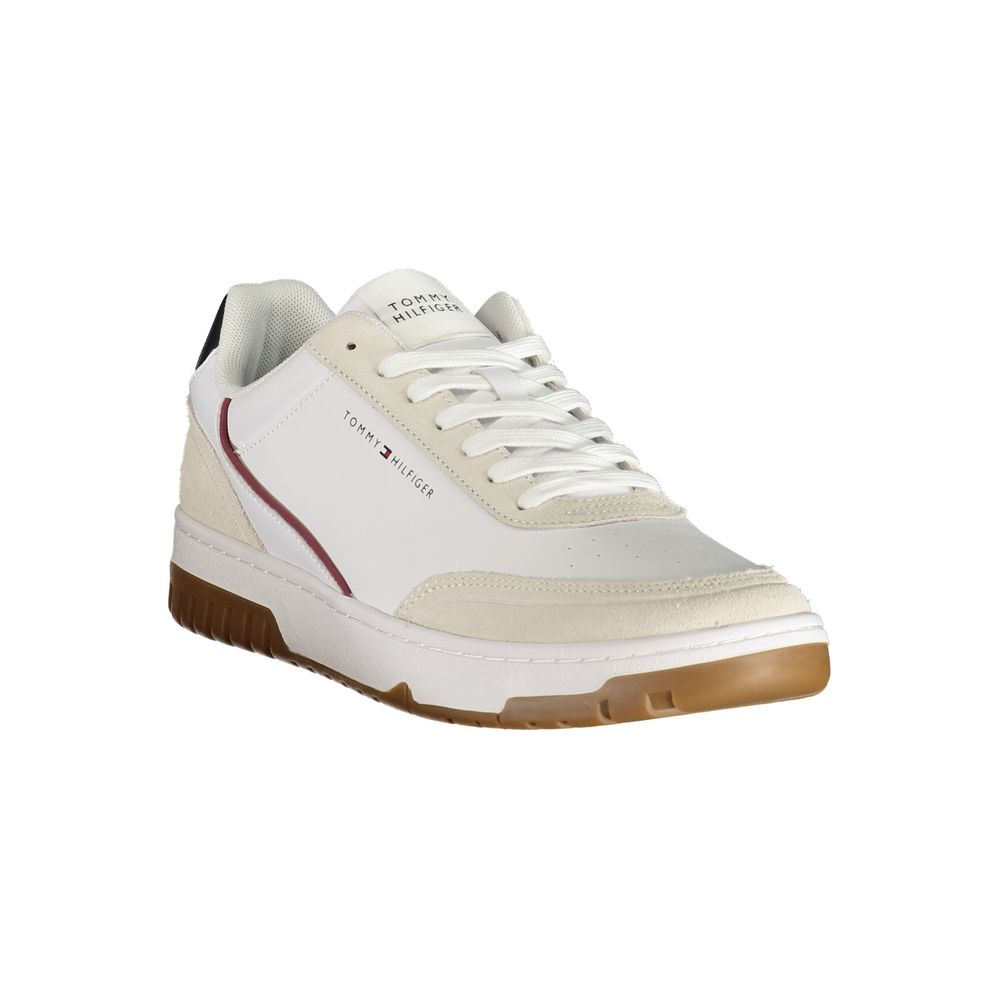 Sneaker blanche en polyuréthane pour homme de la marque Tommy Hilfiger, vue de côté.