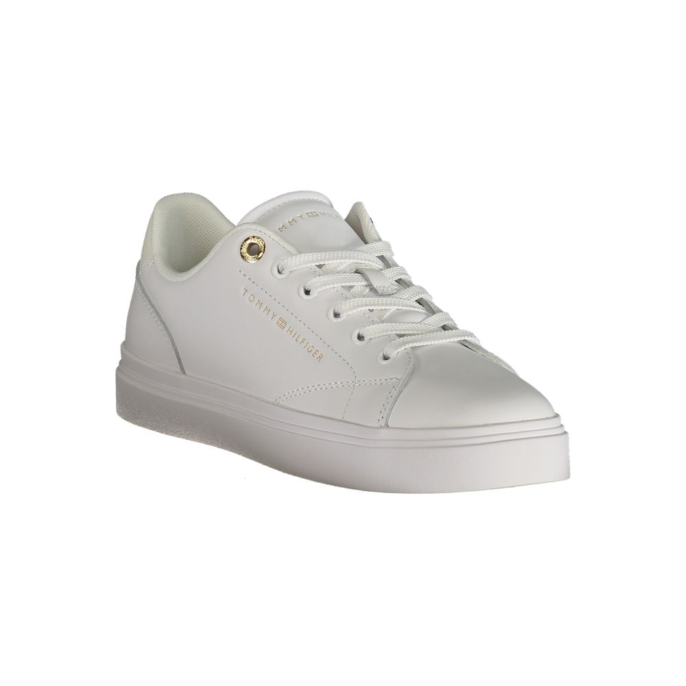Sneakers Tommy Hilfiger en polyuréthane blanc pour femme, vue de face, avec design moderne et semelle blanche.