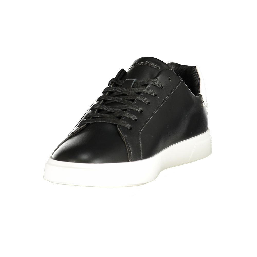 Sneakers pour femmes Calvin Klein en polyuréthane noir, style décontracté et moderne.