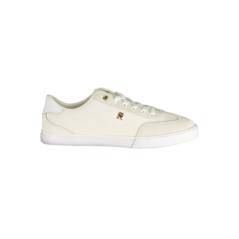Chaussures sneakers blanches en polyuréthane pour femmes de la marque Tommy Hilfiger, vue de côté.
