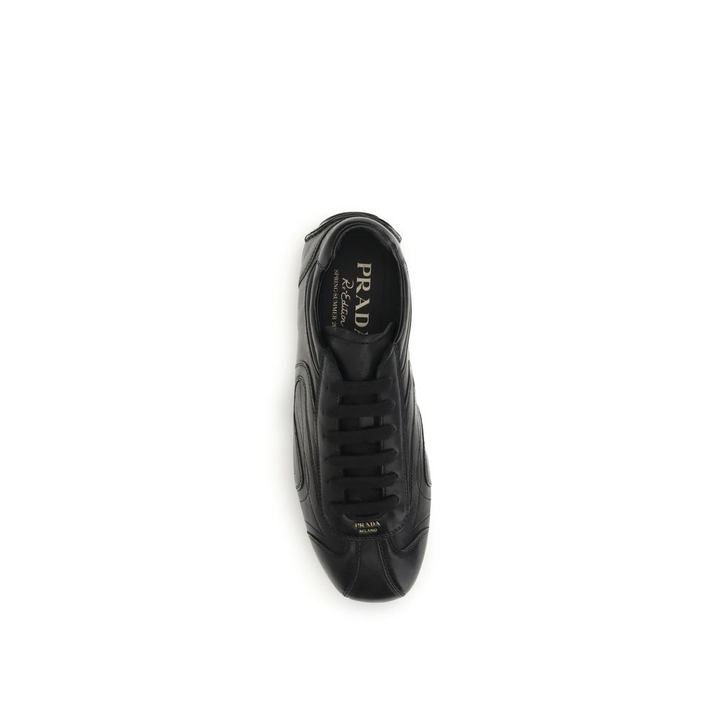 Chaussures basses Prada en cuir noir Lamb Ovis Aries, sneakers de style décontracté avec finition élégante.